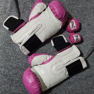 Everlast pink boxing gloves & wraps